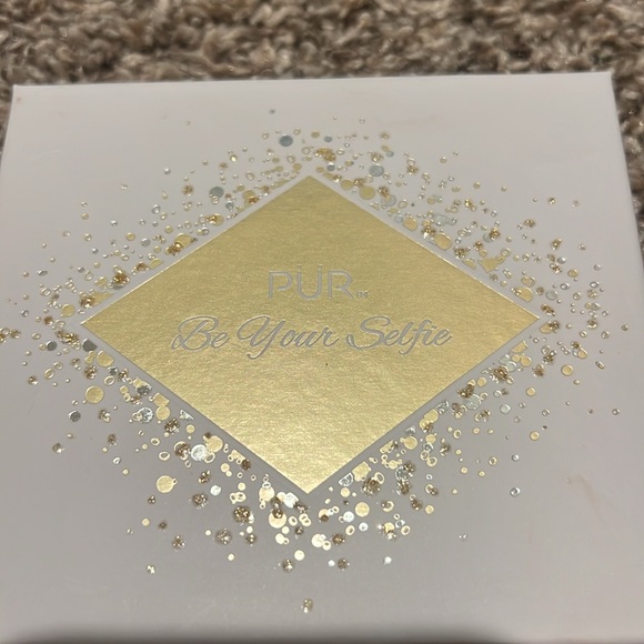 PUR eyeshadow pallete - Picture 3 of 3